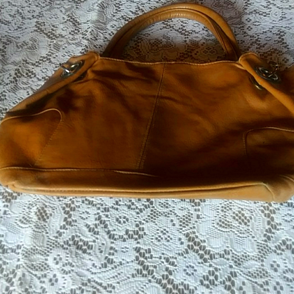 I'm selling a leather purse